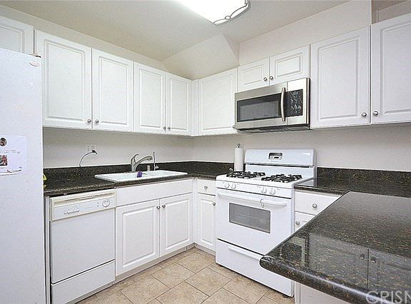 3rd image of 20258 Cohasset St Unit 8