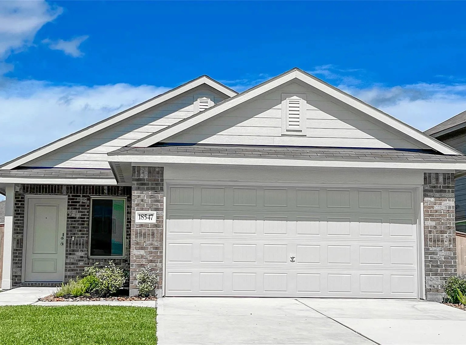 4 bed, 2.0 bath, 1686 sqft, $1,900 — Photo 1