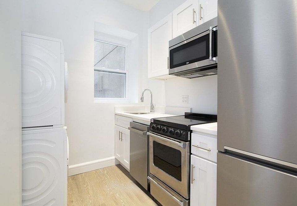 2nd image of 138 Ludlow St APT 11