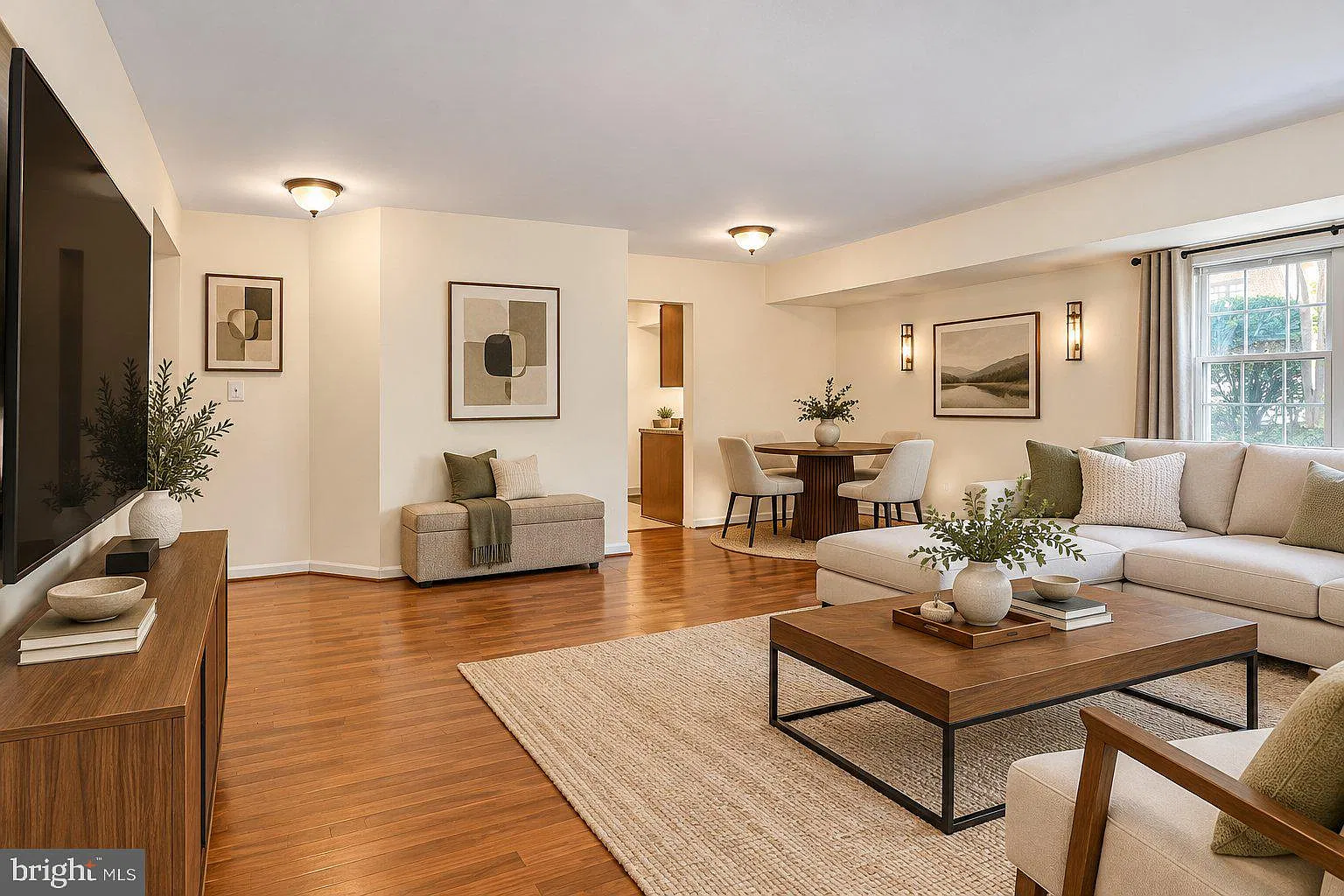 2 bed, 1.0 bath, 928 sqft, $2,000 — Photo 4