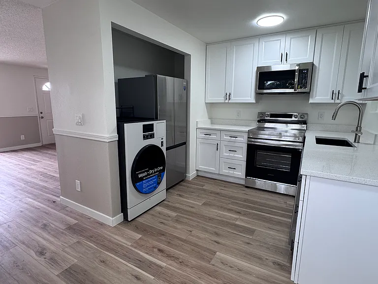 3015-3021 SE 6th Ave #4 — Photo 7