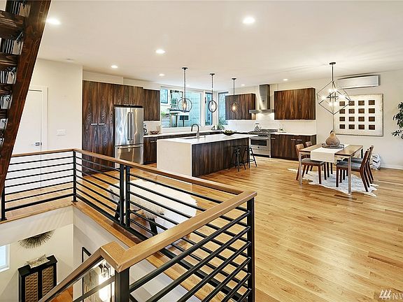 Large Entertainment Sized Layout  