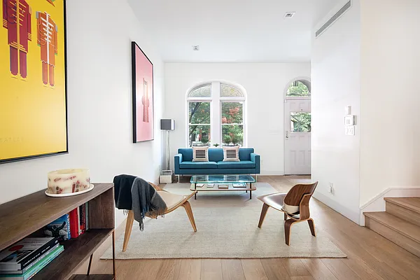 Sold by Sotheby's International Realty | media 2
