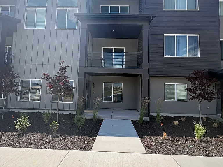 486 S 700 W — Photo 3