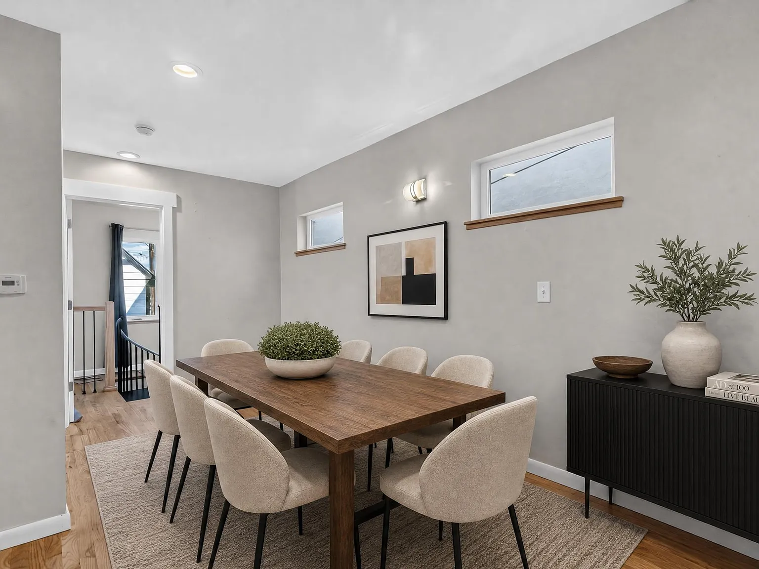 5 bed, 2000 sqft, $4,299 — Photo 3