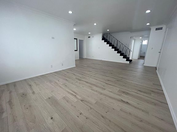 3rd image of 345 N Palm Dr #6