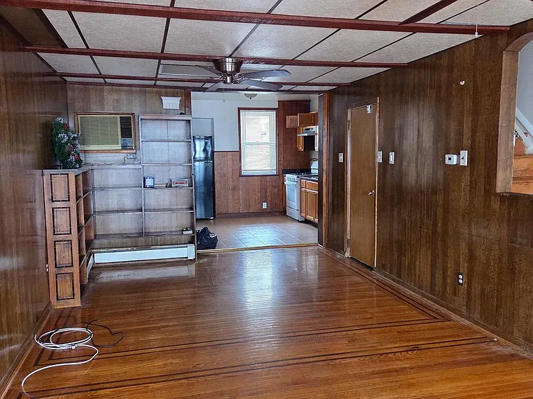 4013 Creston St — Photo 3