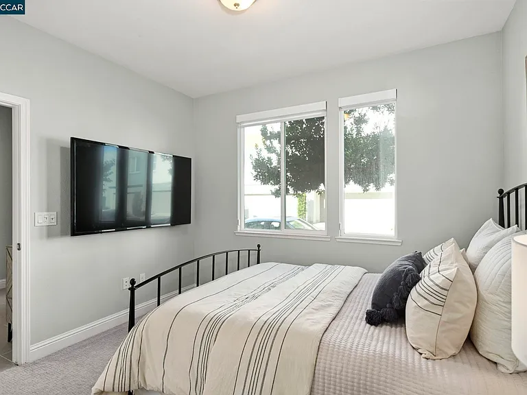 3923 Meridian St — Photo 5
