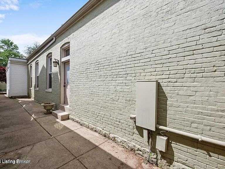 722 Camp St — Photo 32