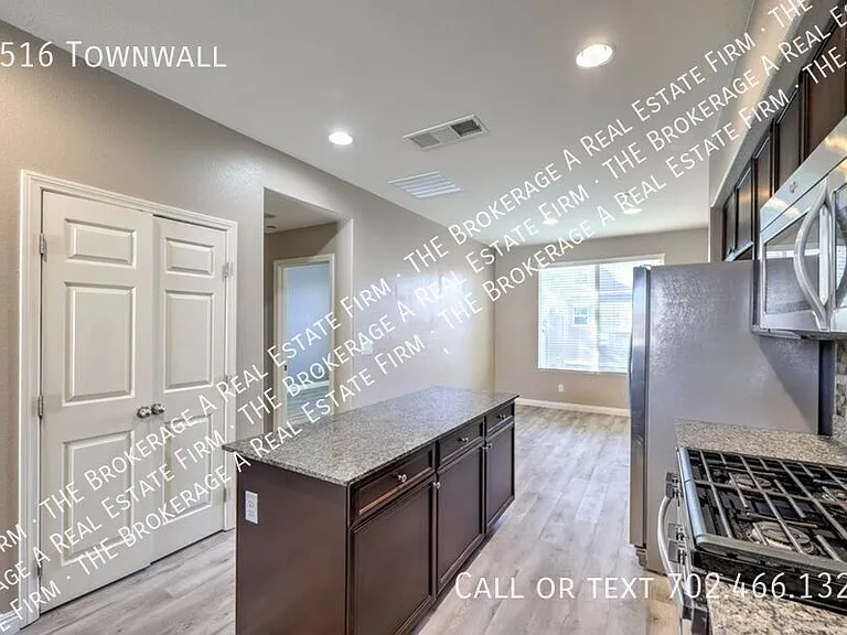 4516 Townwall — Photo 1