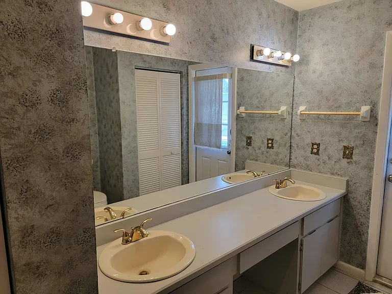 156 Beachway Dr — Photo 11