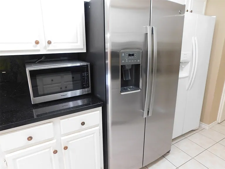 472 N Post Oak Ln — Photo 9
