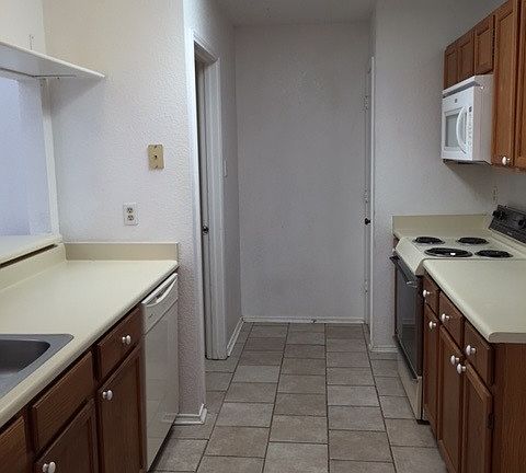4th image of 1243 W Hudgins St