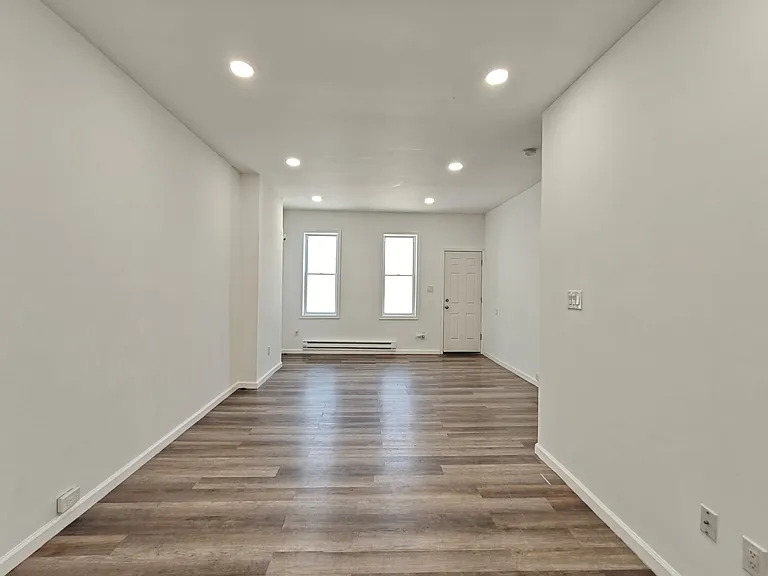 2424 N Bancroft St — Photo 3
