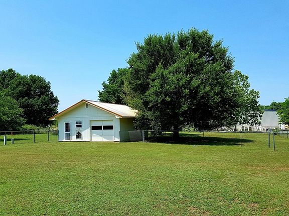 GARAGE HAS HEAT& AIR
