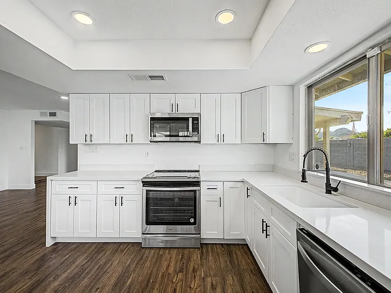 3236 E Windrose Dr — Photo 8