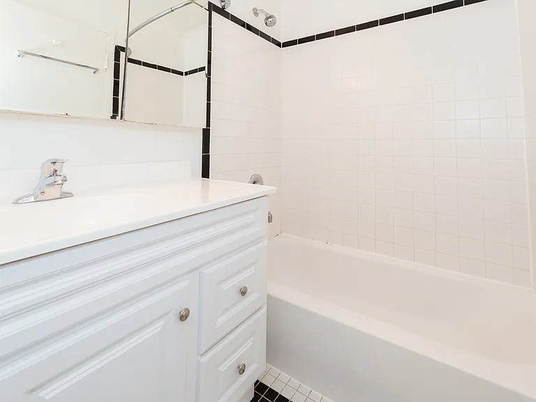 4100 N. Marine Dr. — Photo 35