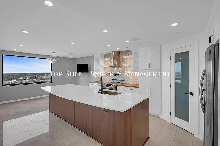 1 bed, 1.5 bath, 1124 sqft, $1,950 — Photo 2