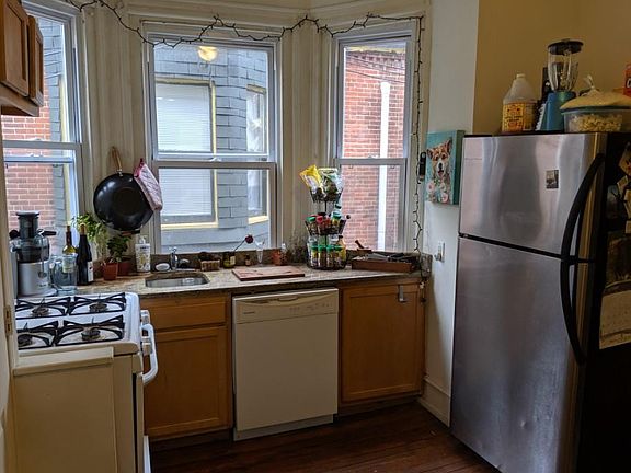 4th image of 4711 Cedar Ave APT 2R