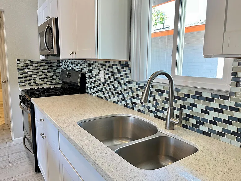 710 W 5th St #A — Photo 14