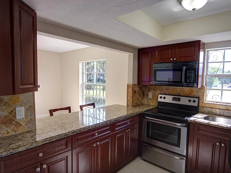 342 Southwind Dr #114 — Photo 5