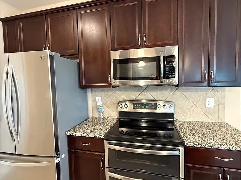 726 Century Dr — Photo 10
