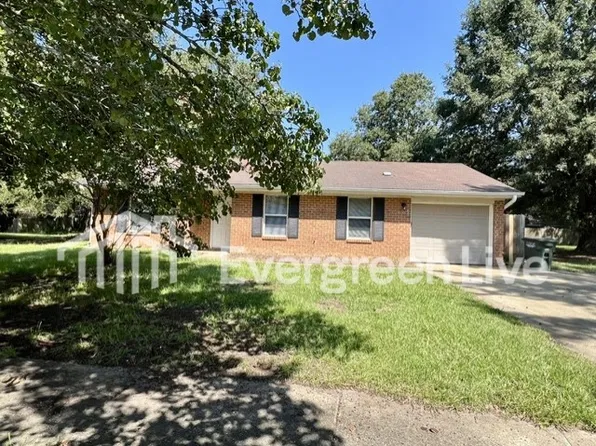 108 Aleron Ct, Raeford, NC 28376