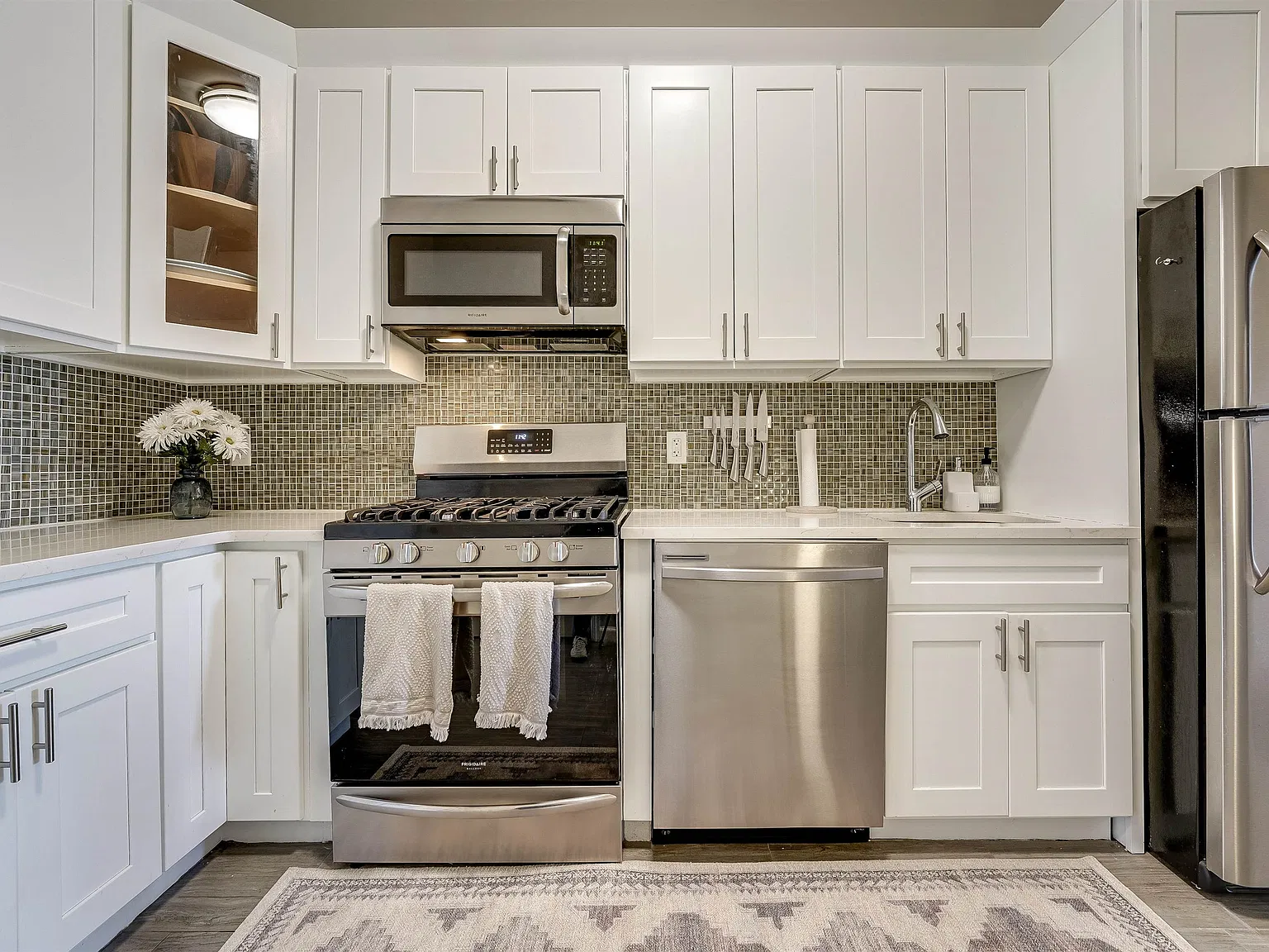 2 bed, 1.0 bath, 615 sqft, $2,600 — Photo 3