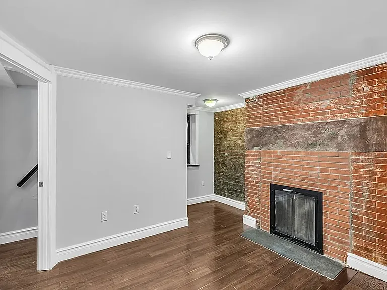 562 Hudson St #2 — Photo 3