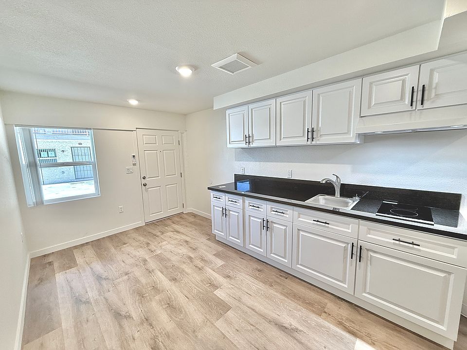1st image of 11959 Runnymede St #22