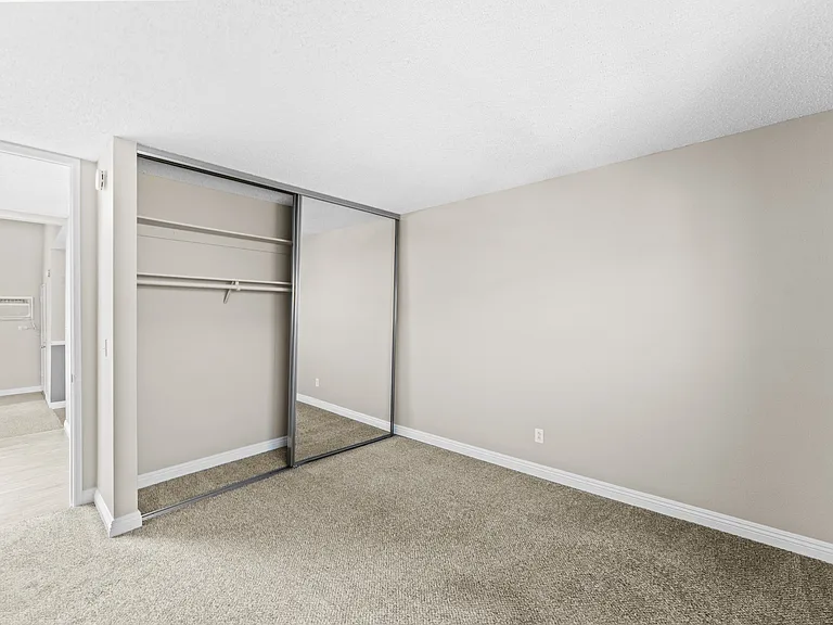 Mesa Pines Apartments — Photo 9