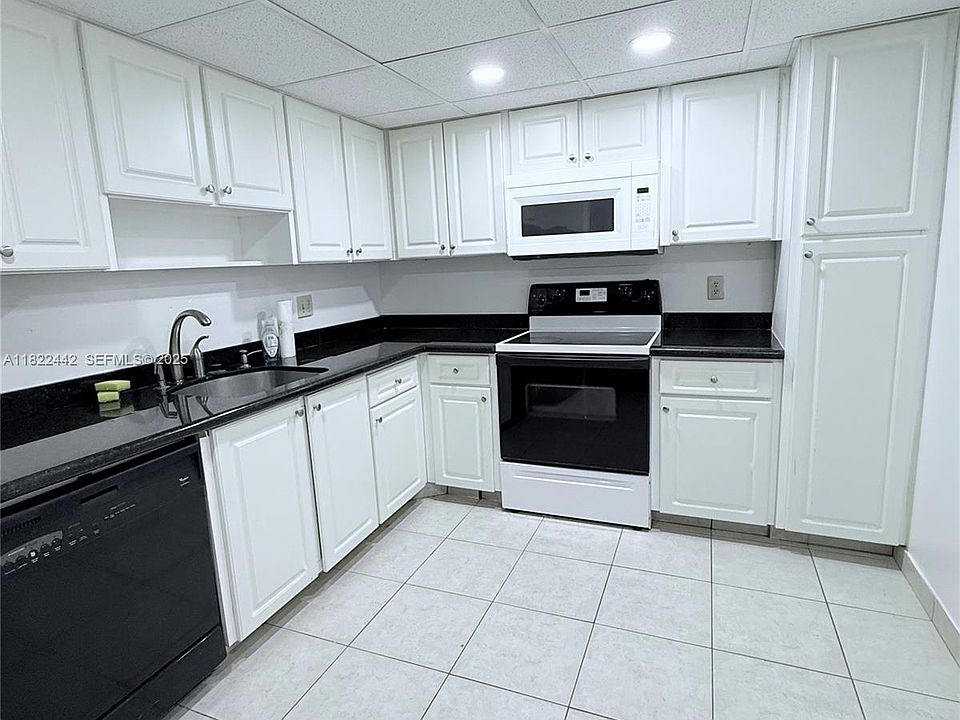 1st image of 3980 Oaks Clubhouse Dr