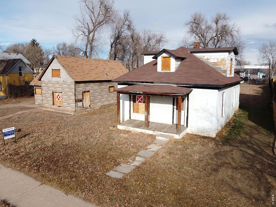 1st image of 830 E Myrtle St
