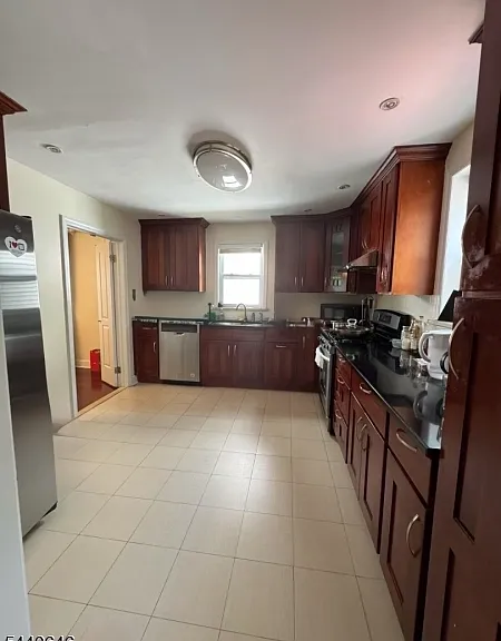 44 Greenwood Dr — Photo 4