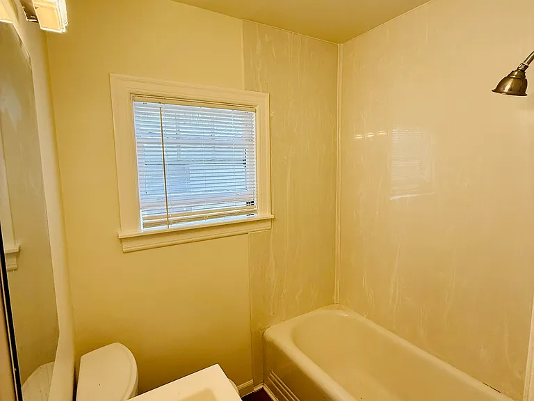 215 Coombs St — Photo 18