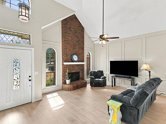 3rd image of 3817 Periwinkle St