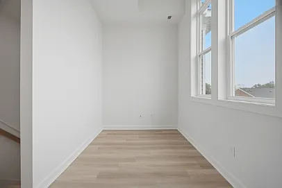 909 Baltic Ave — Photo 9