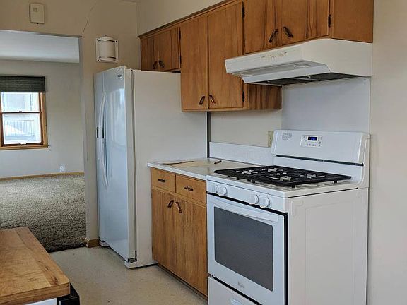 5th image of 620 4th Ave SW
