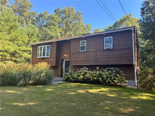 24 Pine Shadows Dr, Richmond, RI 02832