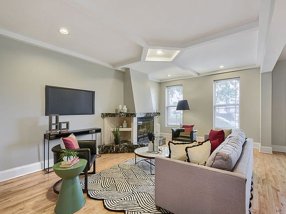4th image of 2335 W Maypole Ave