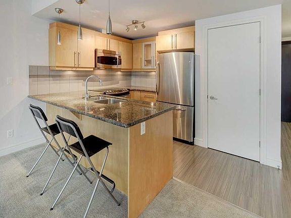 4th image of 817 N 15th Ave SW #601