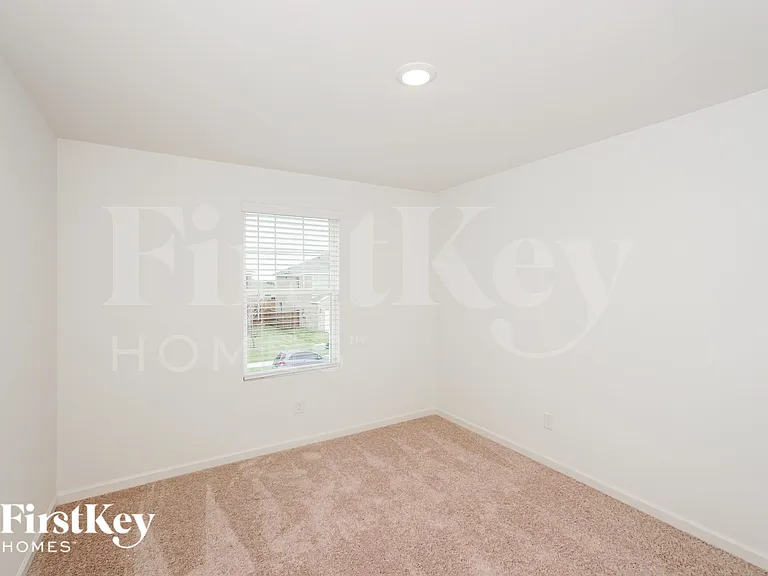 1804 Sandlin Dr — Photo 9
