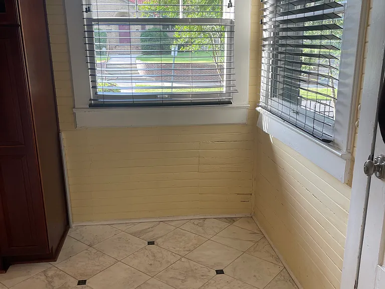1124 N Spring St — Photo 15