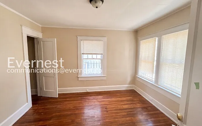1119 Graymont Ave W — Photo 11