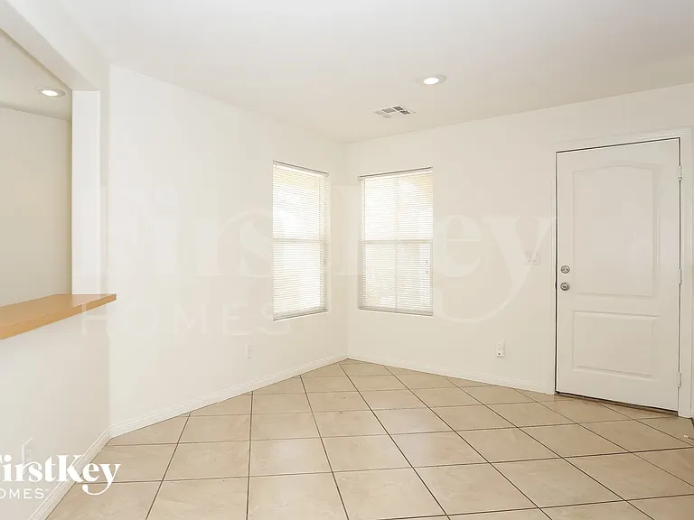 133 Cracked Tree Ave — Photo 5