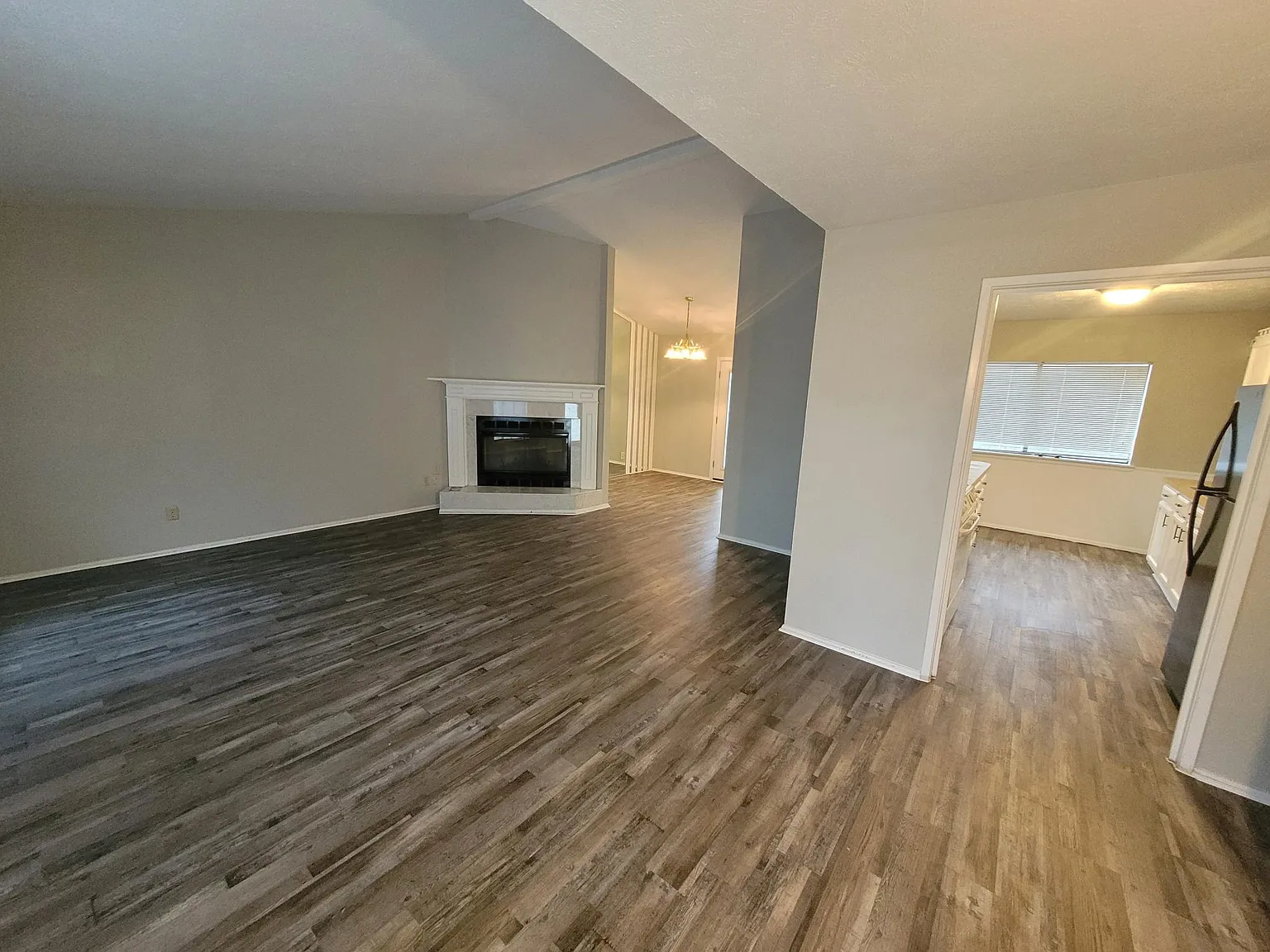 3 bed, 1947 sqft, $1,900 — Photo 3