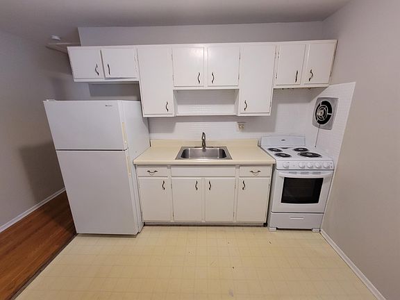 4th image of 3222 Airway Ave #B