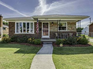 28370 Los Olas Dr, Warren, MI 48093