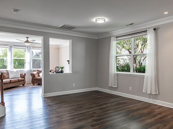 4th image of 106 Oakchest Ct