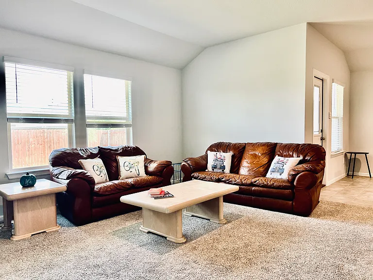 636 Mount Vista Ln — Photo 8